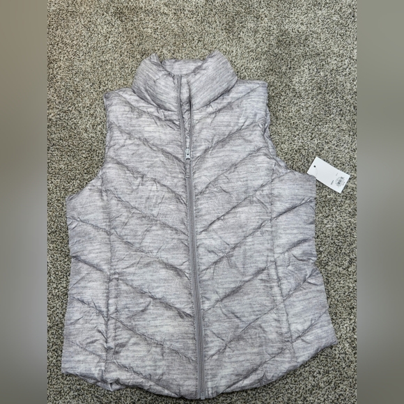 Nwt Medium Women's gray puff zip-up vest. From Kohl's. - Picture 1 of 7
